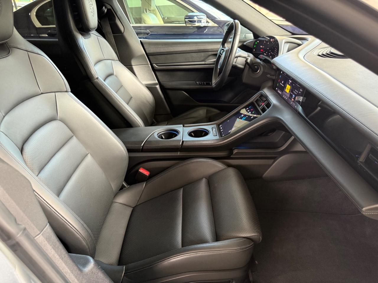 Porsche Taycan 4 Cross Turismo