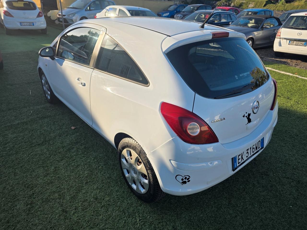 Opel Corsa 1.2 benzina euro 5. Automatica 2013