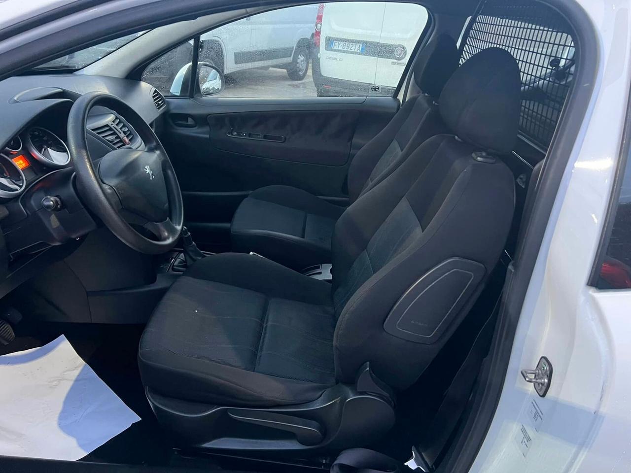 Peugeot 207 1.4 HDi 70CV 3p. -VAN-