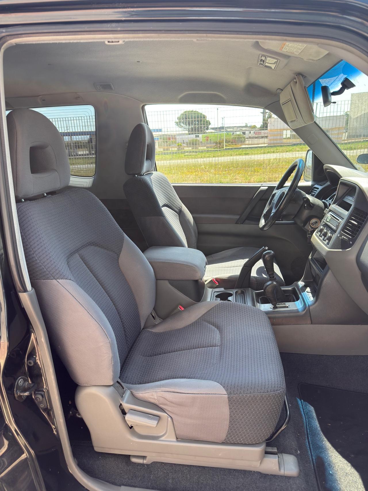 Mitsubishi Pajero 3.2 16V DI-D 3p. GLX my03"