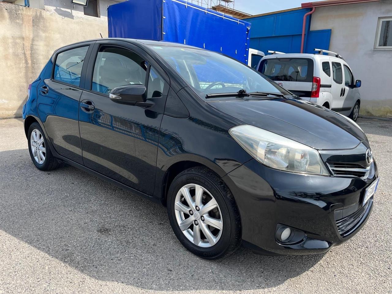 Toyota yaris 5P-1.0 benz-98000km-Full-2012