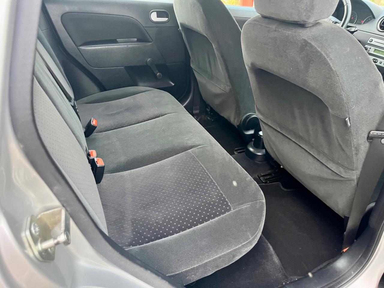 Ford Fiesta 1.2benz 2004 104.000km per neopatentati
