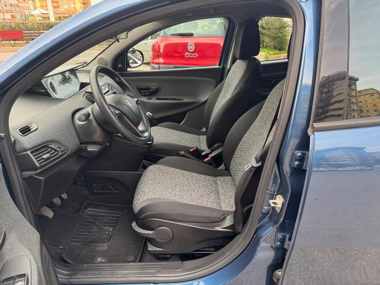 Lancia Ypsilon 1.0 FireFly 5 porte S&S Hybrid Ecochic Silver