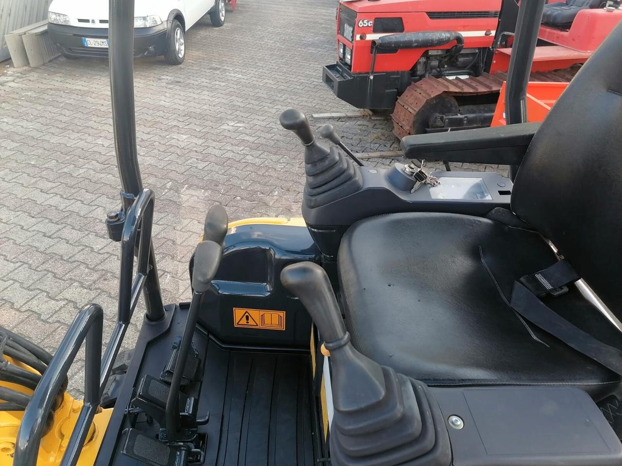 Escavatore Seminuovo New-Holland E18 SR (18 Quintali)