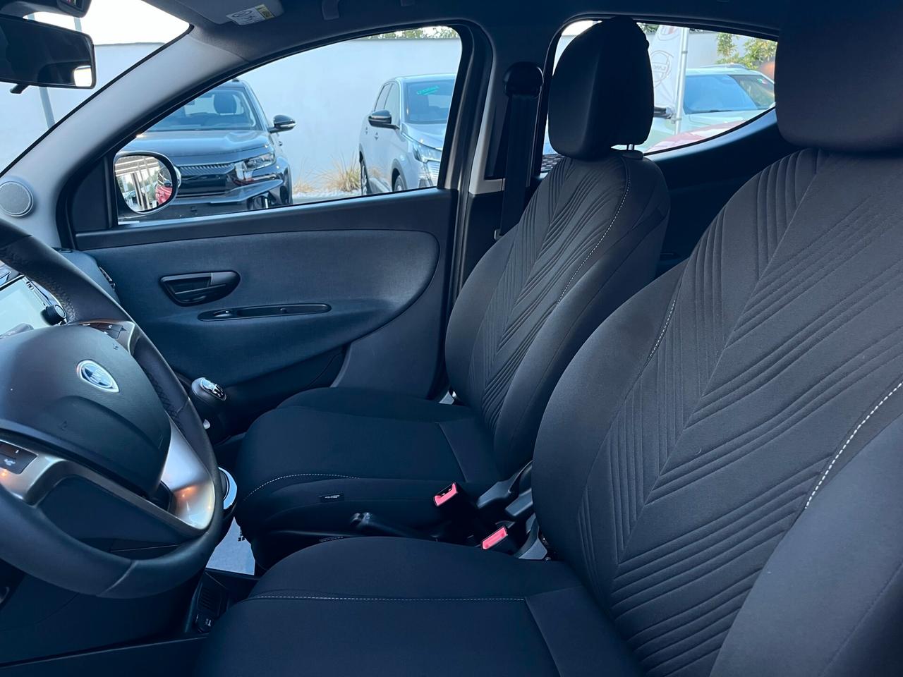 Lancia Ypsilon 1.0 FireFly 5 porte S&S Hybrid Gold