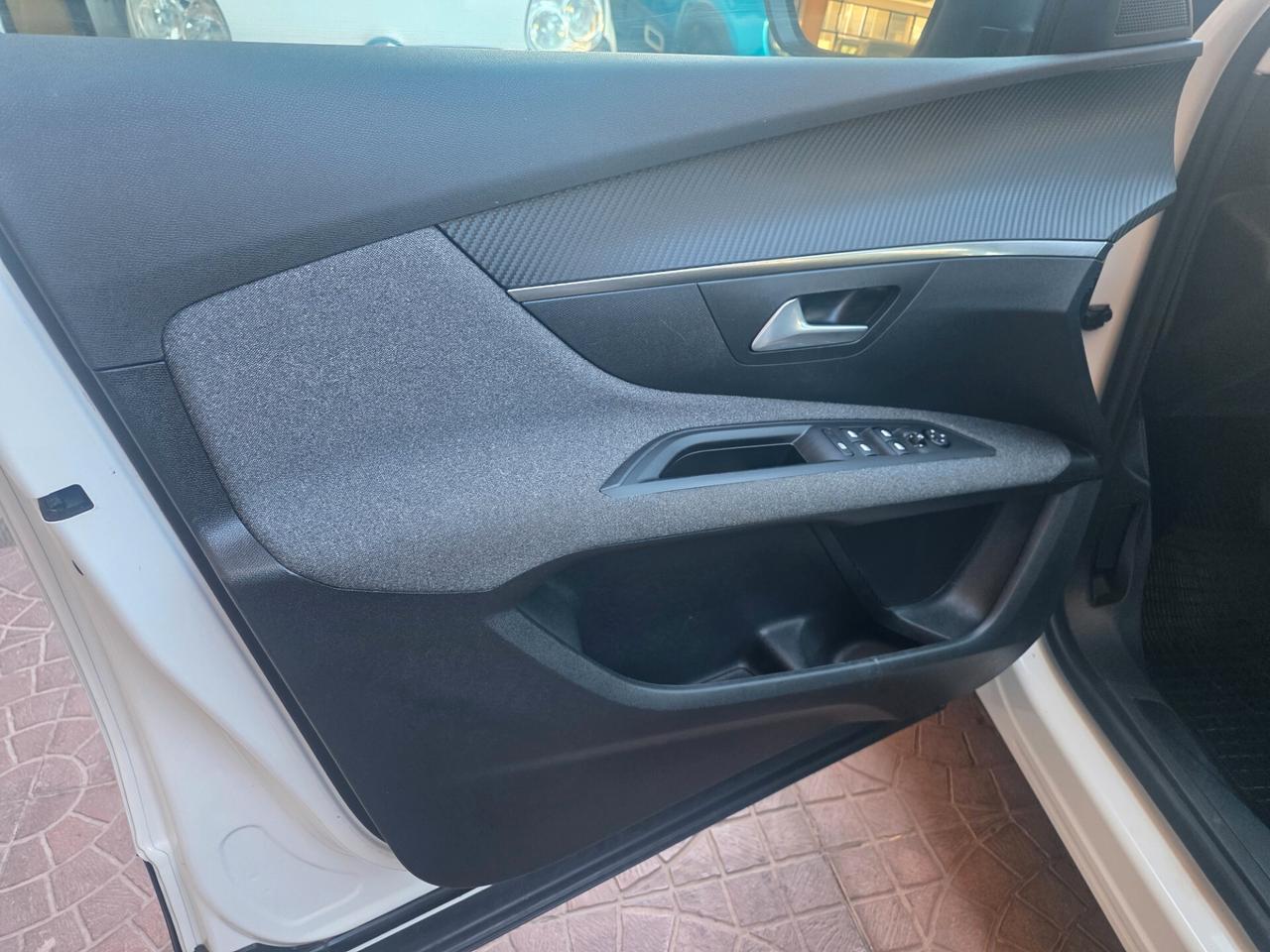 Peugeot 3008 BlueHDi 130 S&S EAT8 Active Pack 2021