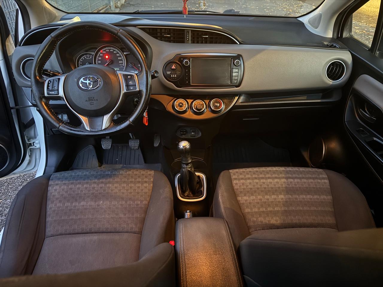 Toyota Yaris 1.0 5 porte neopaten garanzia 12 mesi