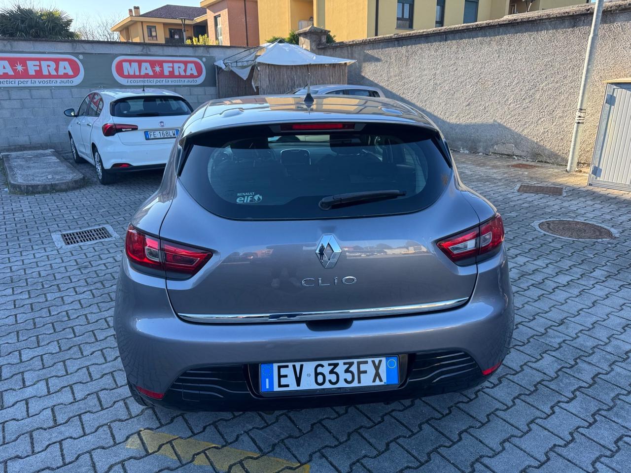 Renault Clio 1.2 75CV 5 porte neopatentati