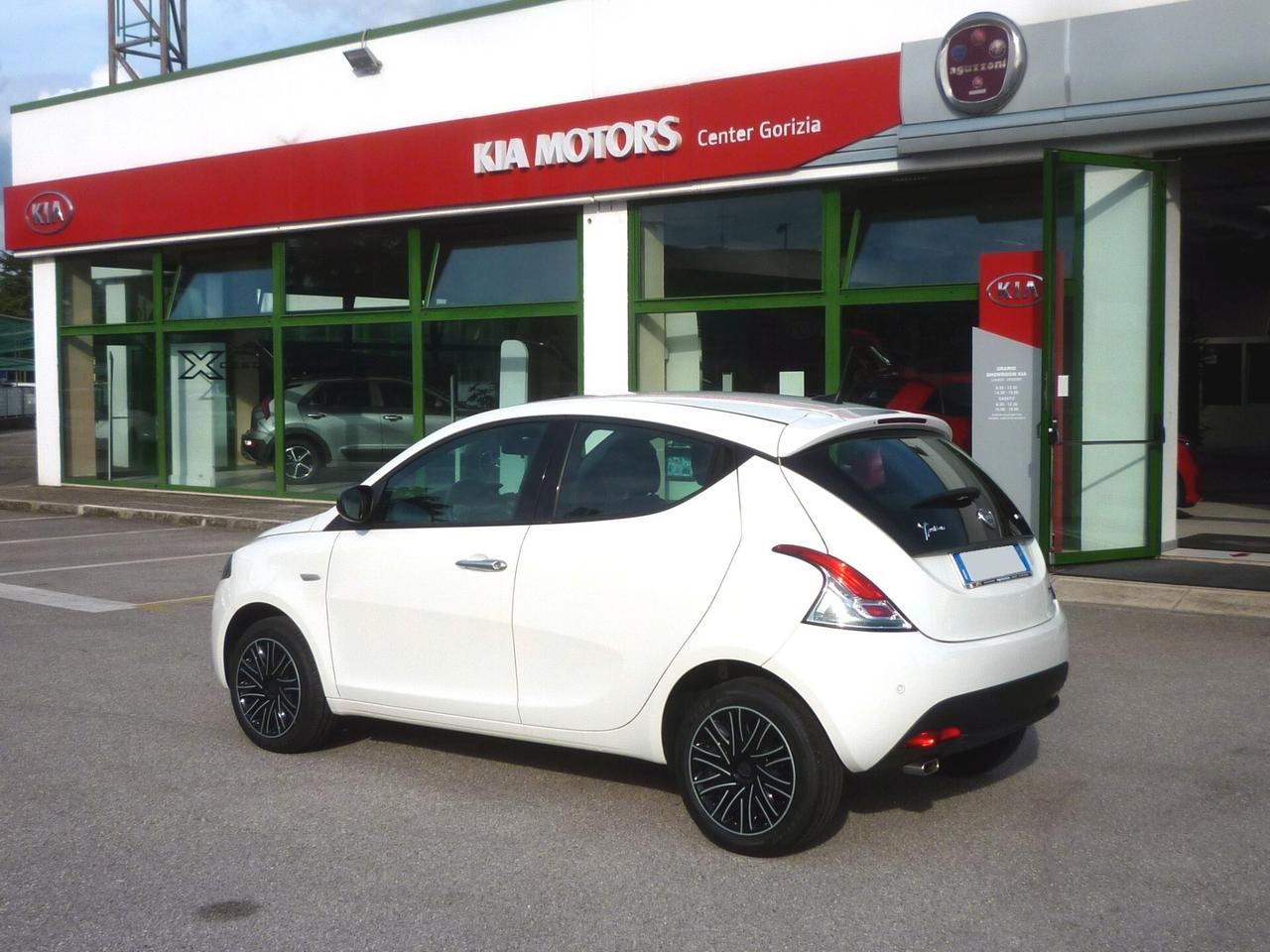 LANCIA Ypsilon 1.0 Hybrid 70 CV Gold BIANCO 2022