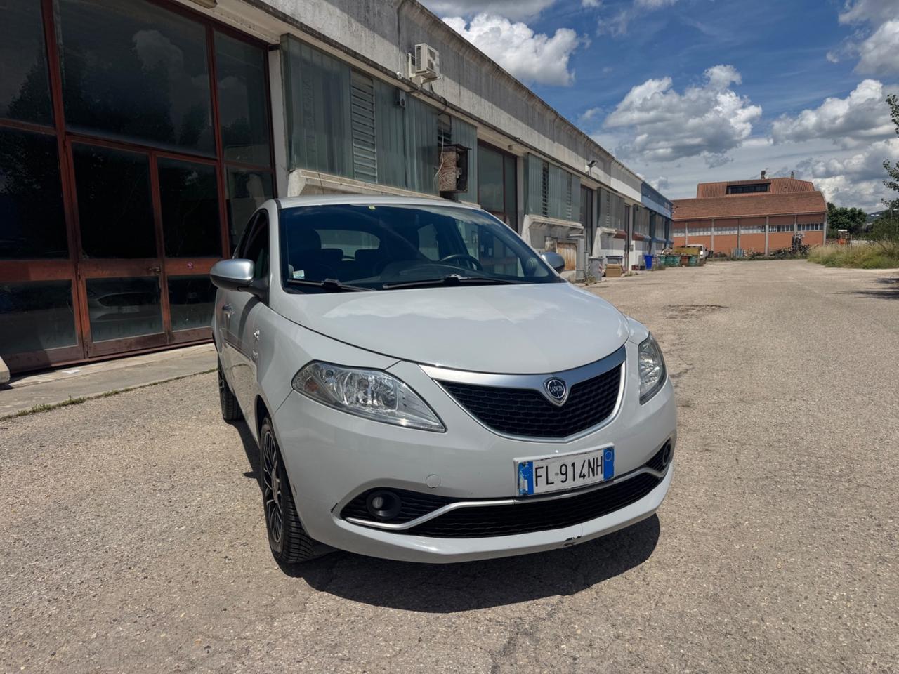 Lancia Ypsilon 1.2 69 CV 5 porte GPL Ecochic Gold