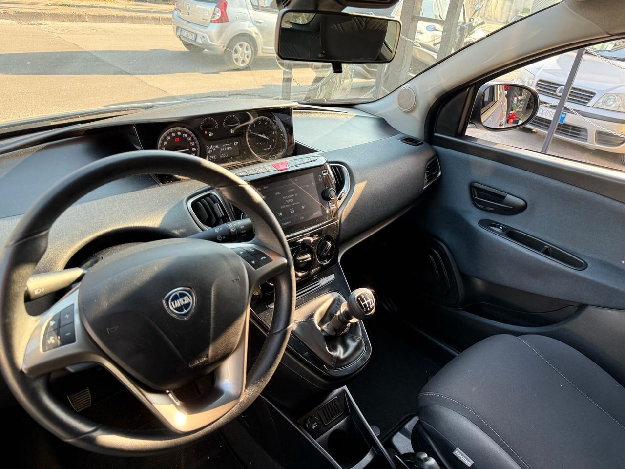 Lancia Ypsilon 1.0 FireFly 5 porte S&S Hybrid Gold