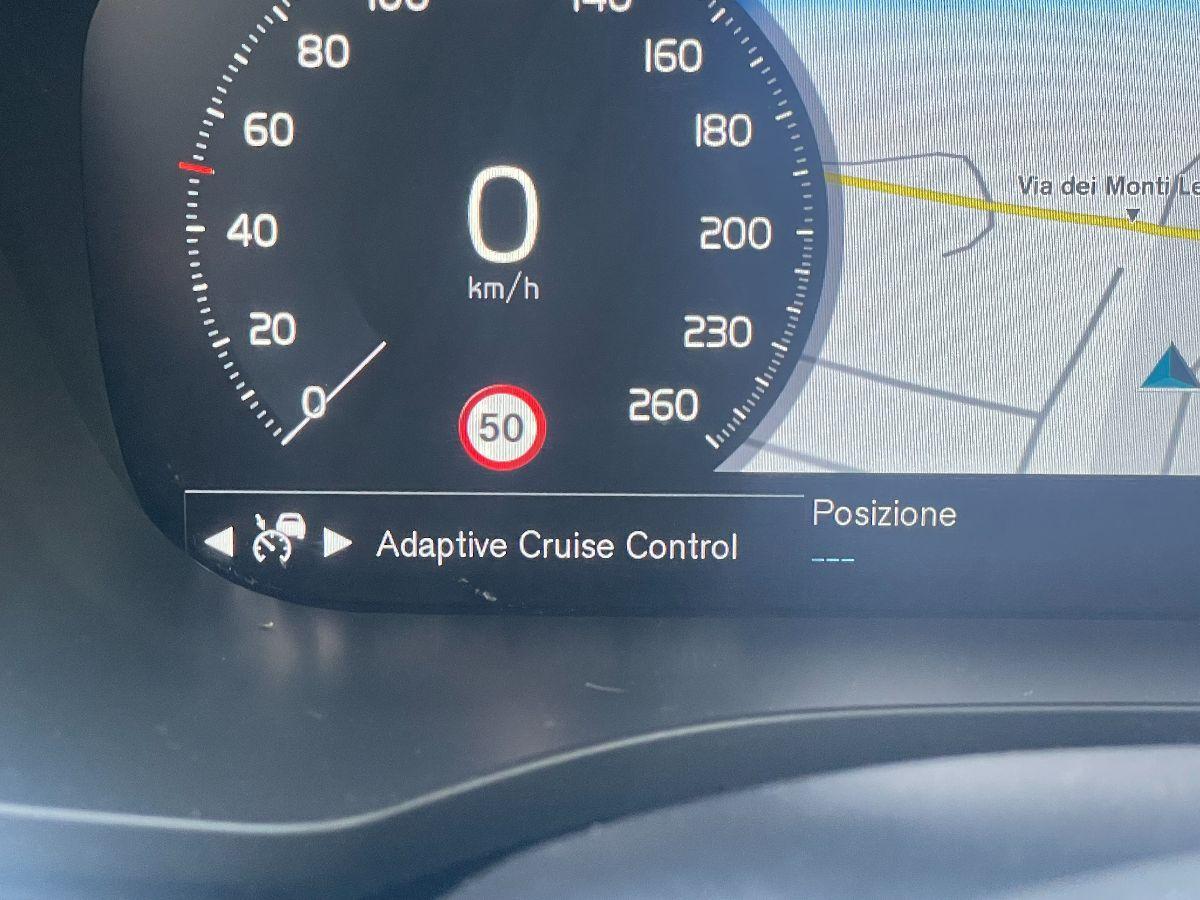 VOLVO - XC60 - B4 AWD Geartronic R-design