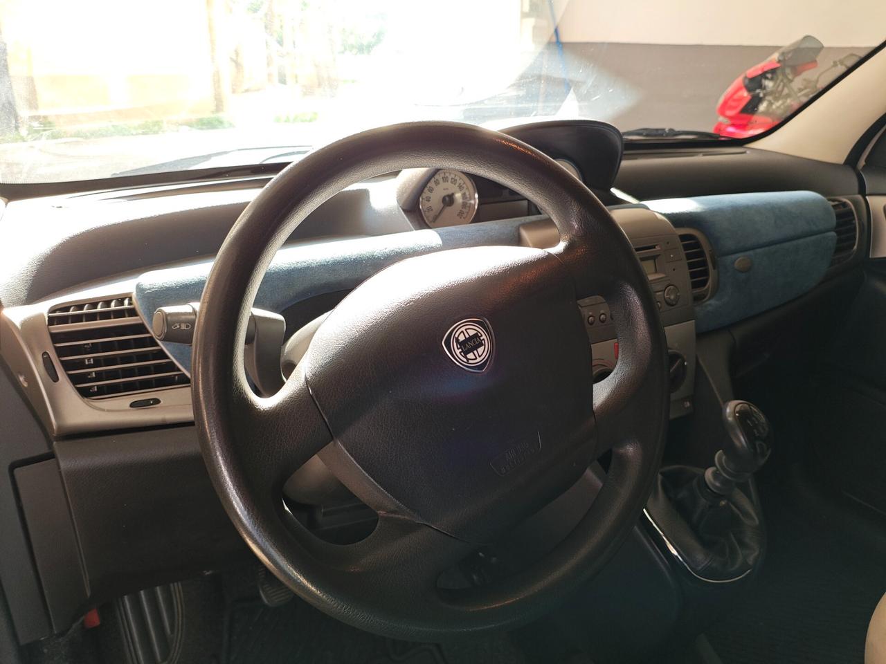 Lancia Ypsilon 1.2 16V Platino