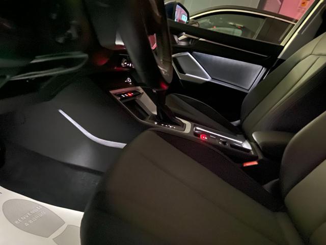 AUDI Q3 35 2.0 TDI S tronic Business Advanced COCKPIT