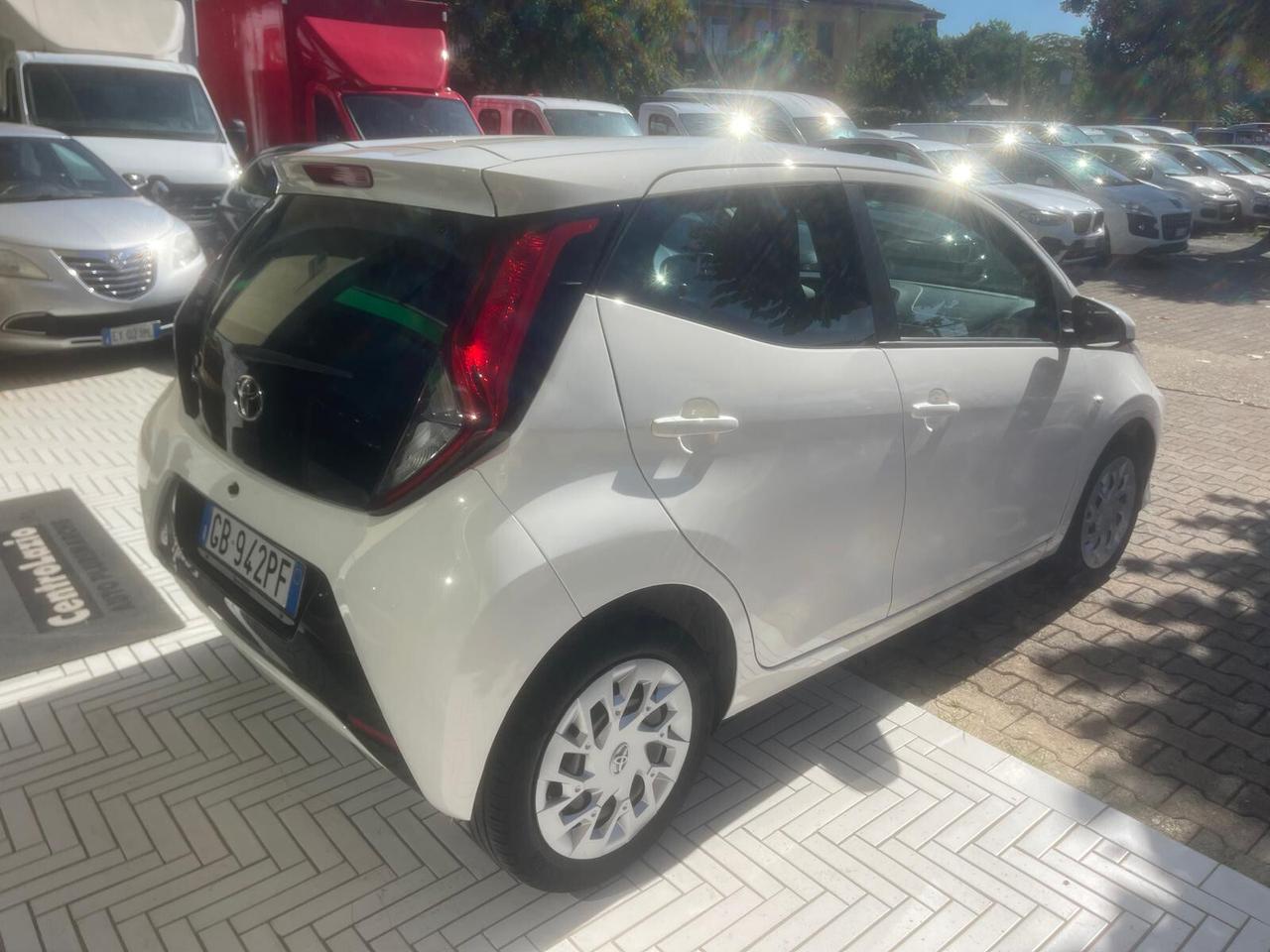 Toyota Aygo Connect 1.0 VVT-i 72CV 5 porte x-business MMT