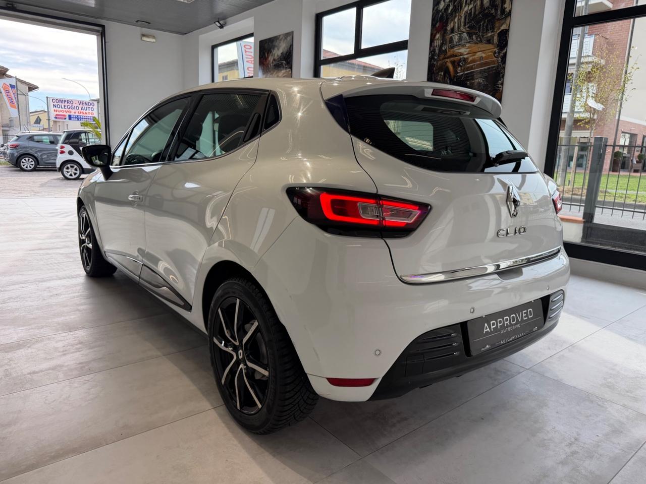 Renault Clio TCe 12V 90 CV 5 porte Moschino Intens