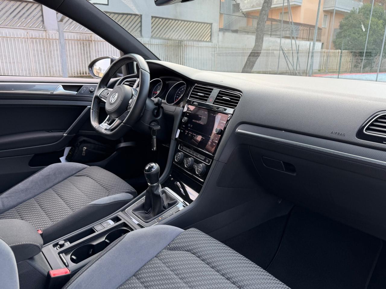 Volkswagen Golf 7.5 1.6 TDI R-Line