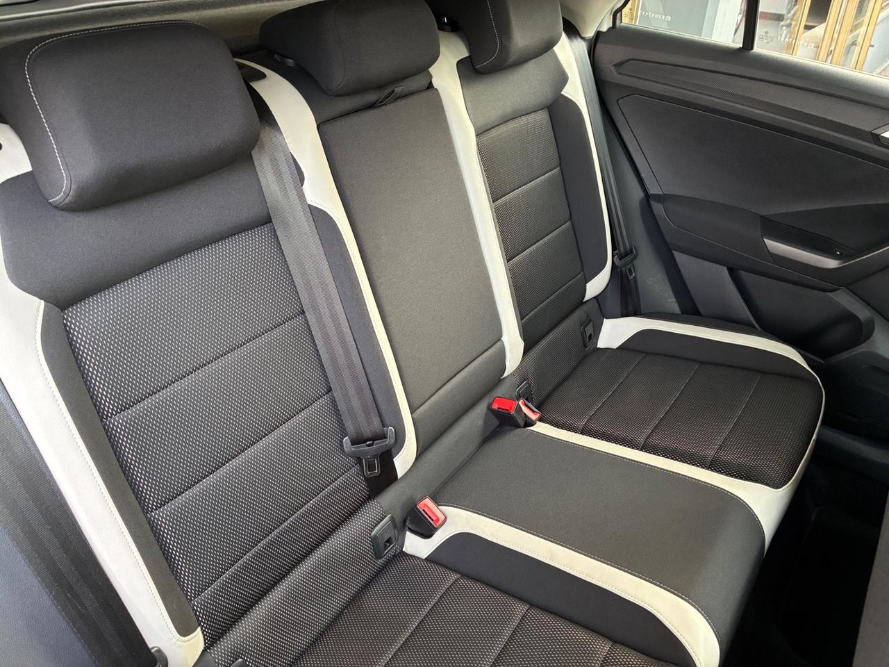 Volkswagen T-Roc 1.6 TDI Style - Fari LED