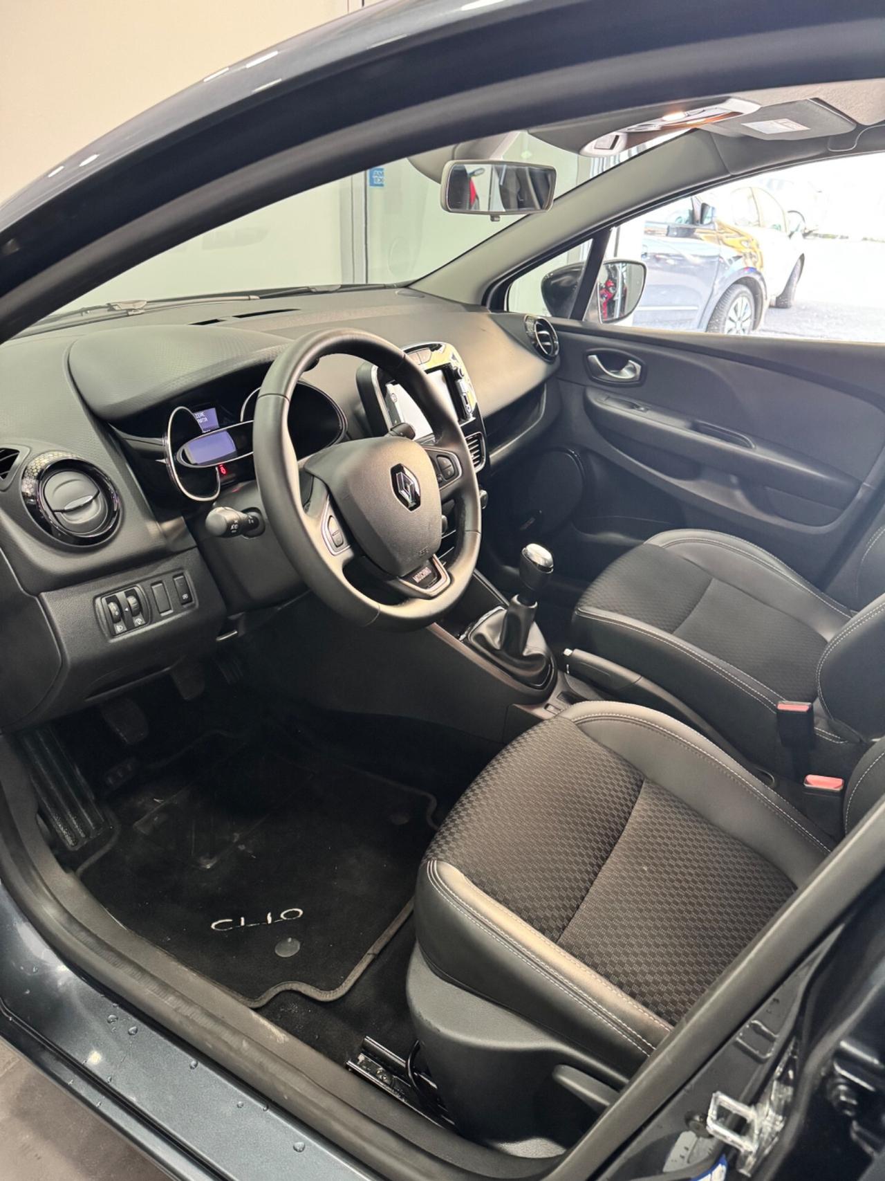 Renault Clio TCe 12V 75 CV 5 porte Moschino Intens