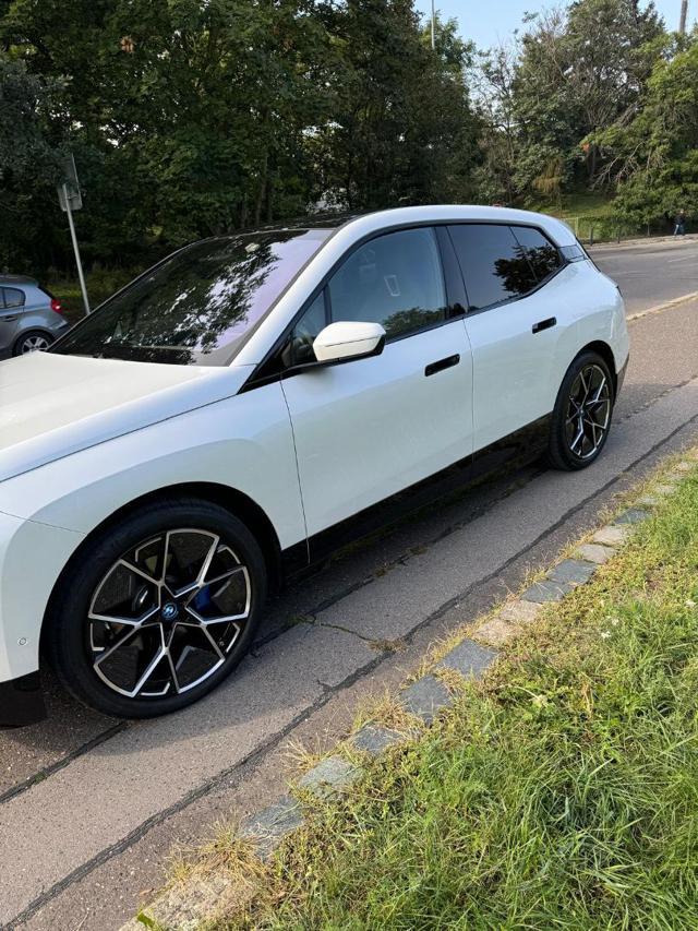 BMW iX xDrive50 Pacchetto Sportivo