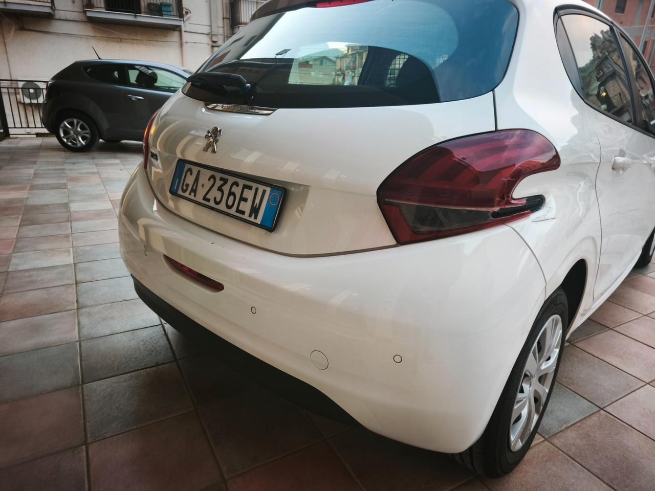 Peugeot 208 HDi 100 CV Van IVA Esposta