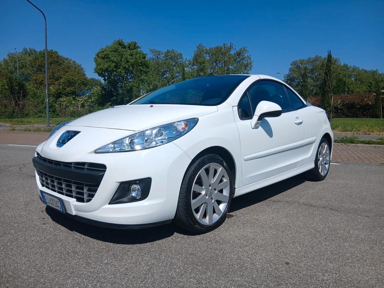 Peugeot 207 1.6 VTi 120CV CC Féline