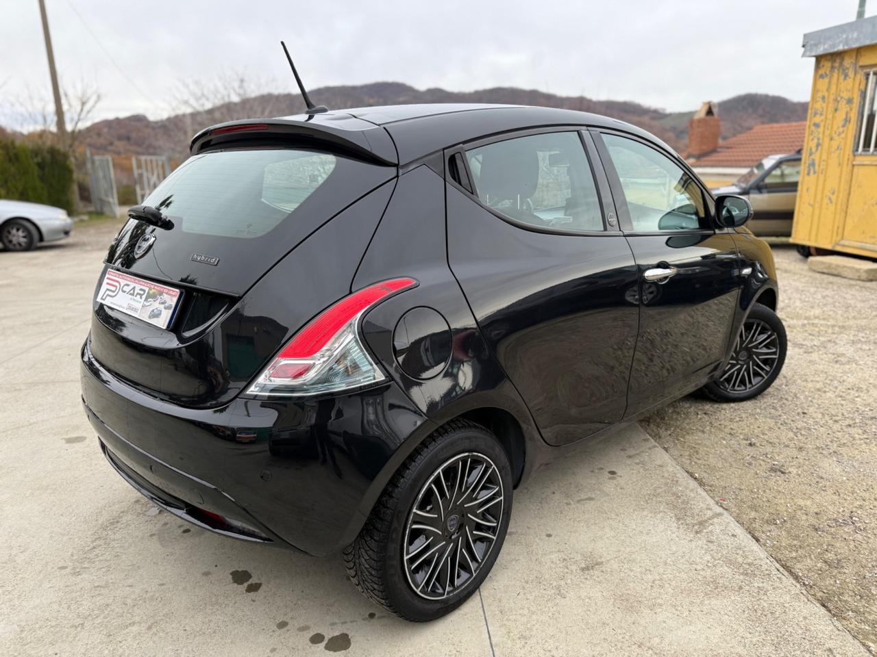Lancia Ypsilon 1.0 FireFly 5 porte S&S Hybrid Ecochic Gold