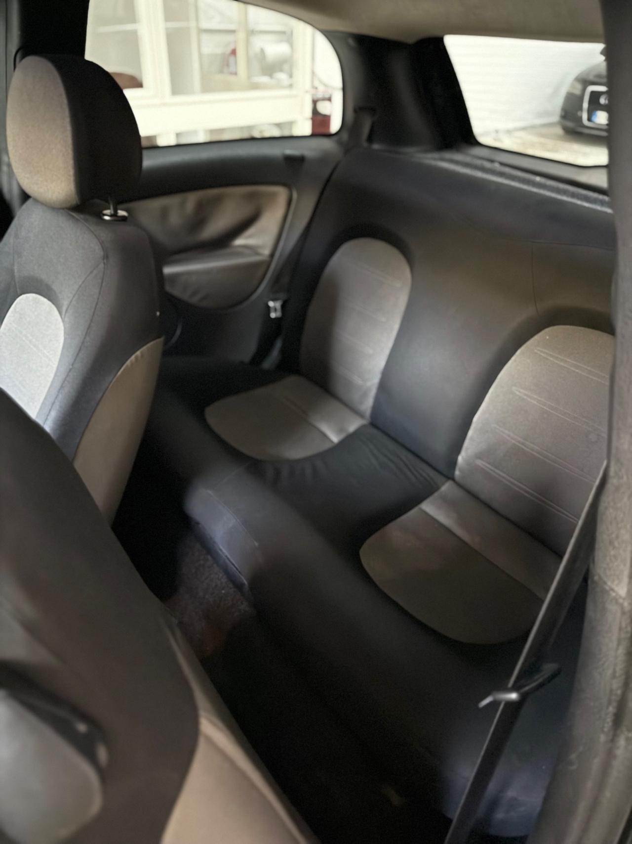 Lancia Ypsilon 1.4 16V Platino