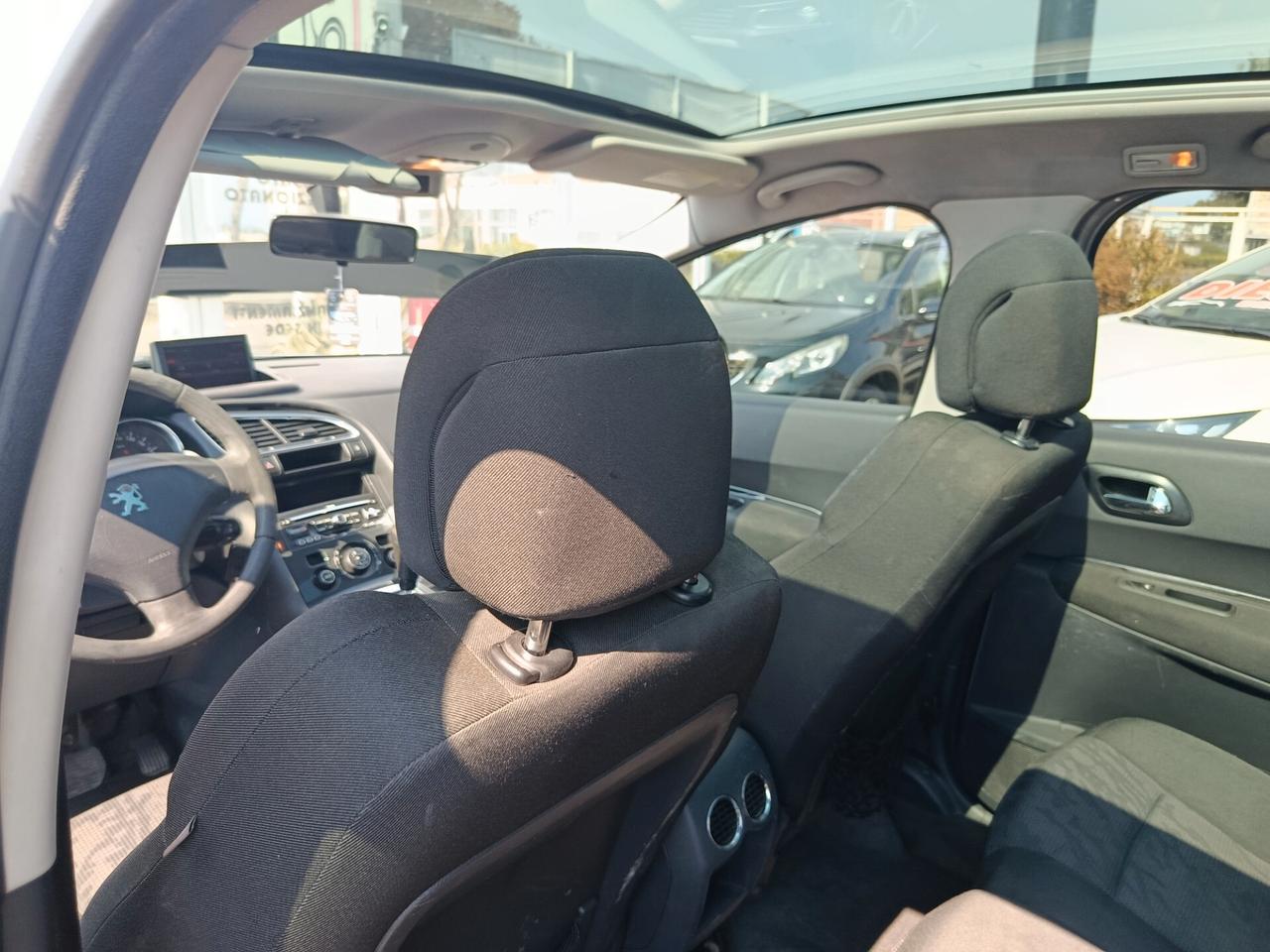 Peugeot 3008 1.6 HDi 112CV cambio robotizzato Premium