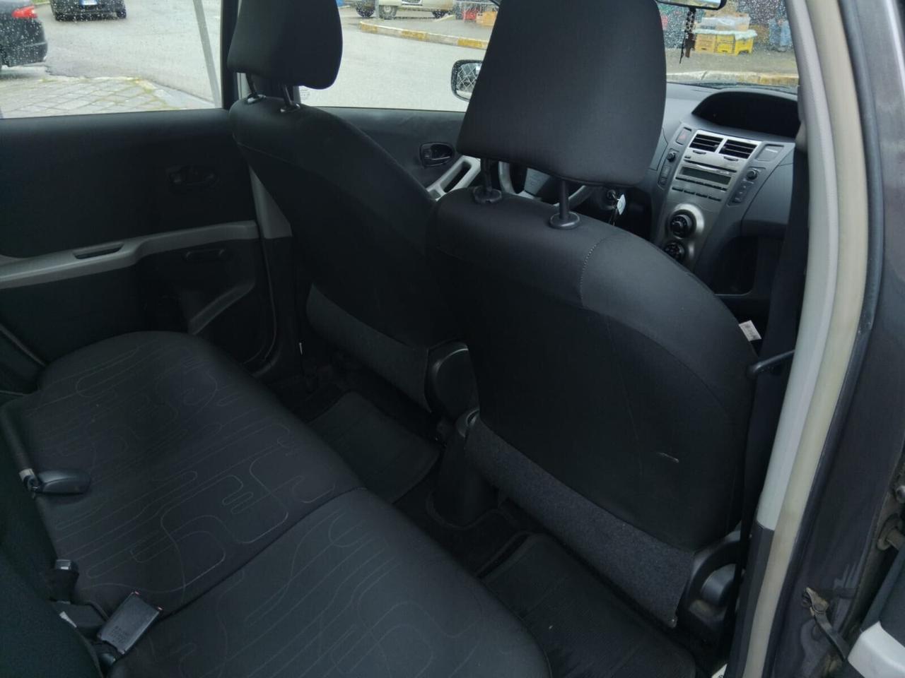 Toyota Yaris 1.0 5 porte Luxury pack