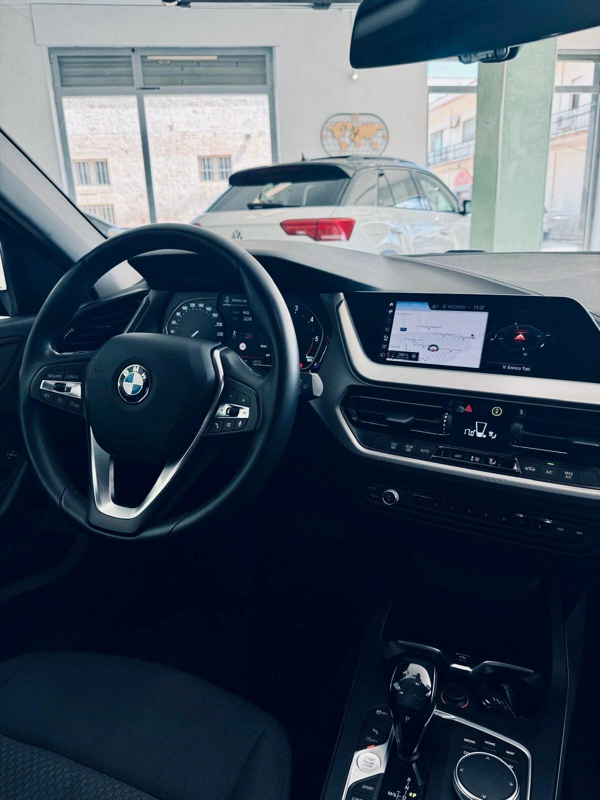 Bmw 118 118d 5p. Business Advantage