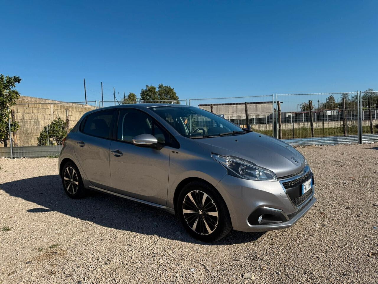 Peugeot 208 PureTech 82 Stop&Start 5 porte Signature