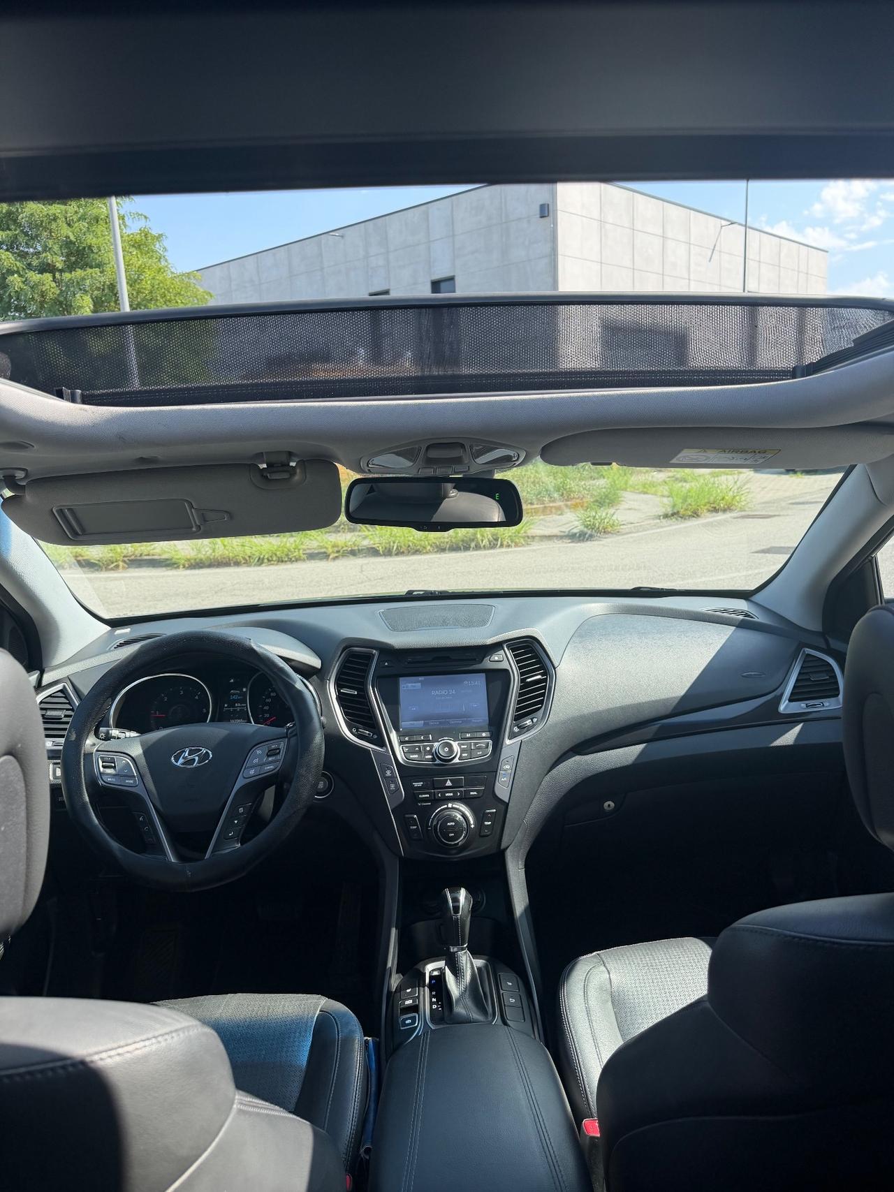Hyundai Santa Fe .