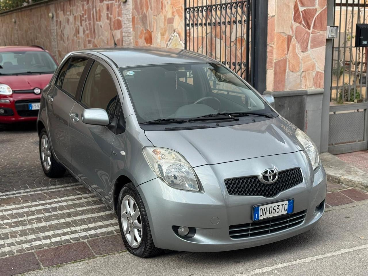 Toyota Yaris 1.4D Navi 5 porte
