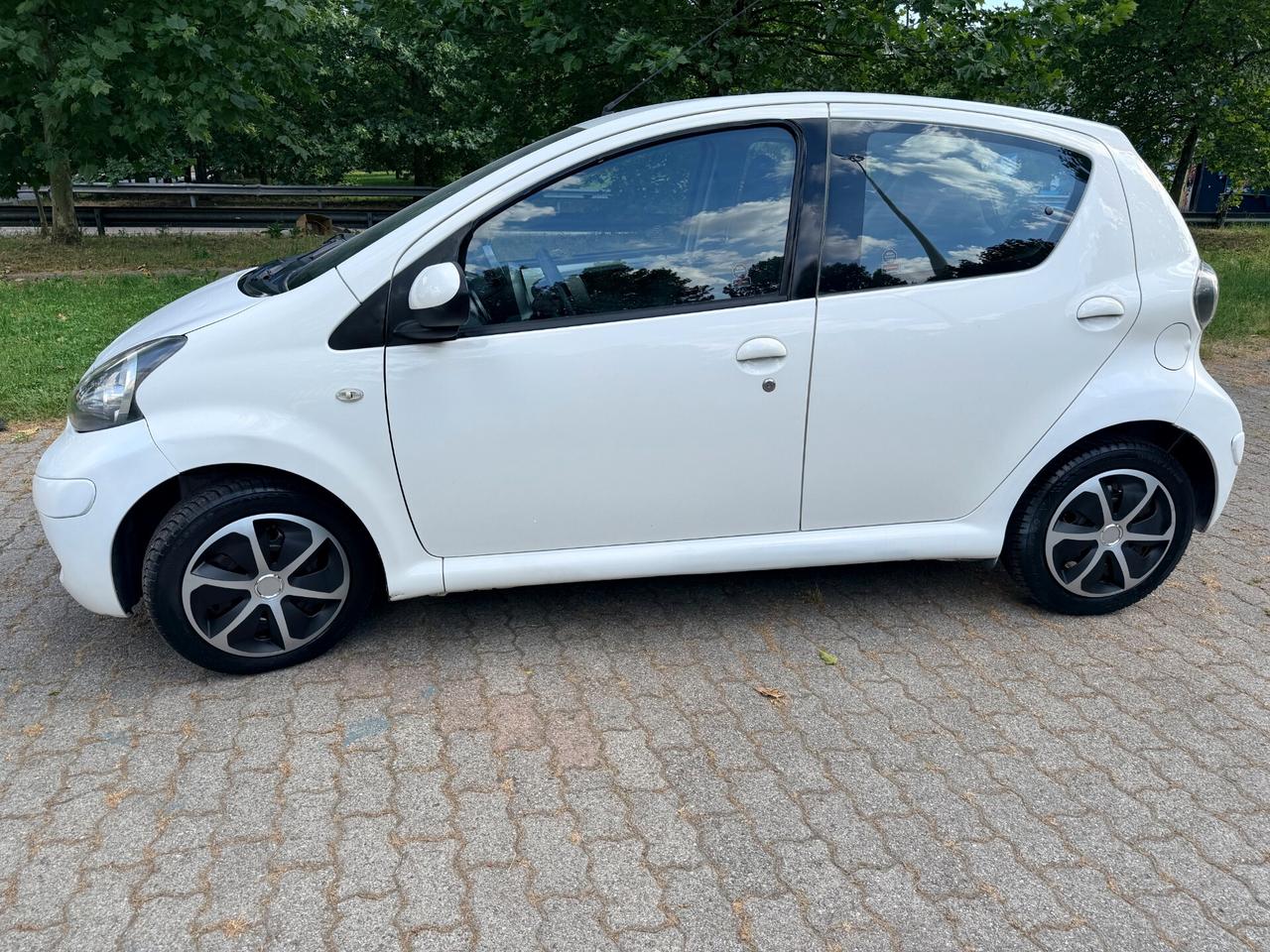 Toyota Aygo 1.0 12V VVT-i 5 porte Sol Connect
