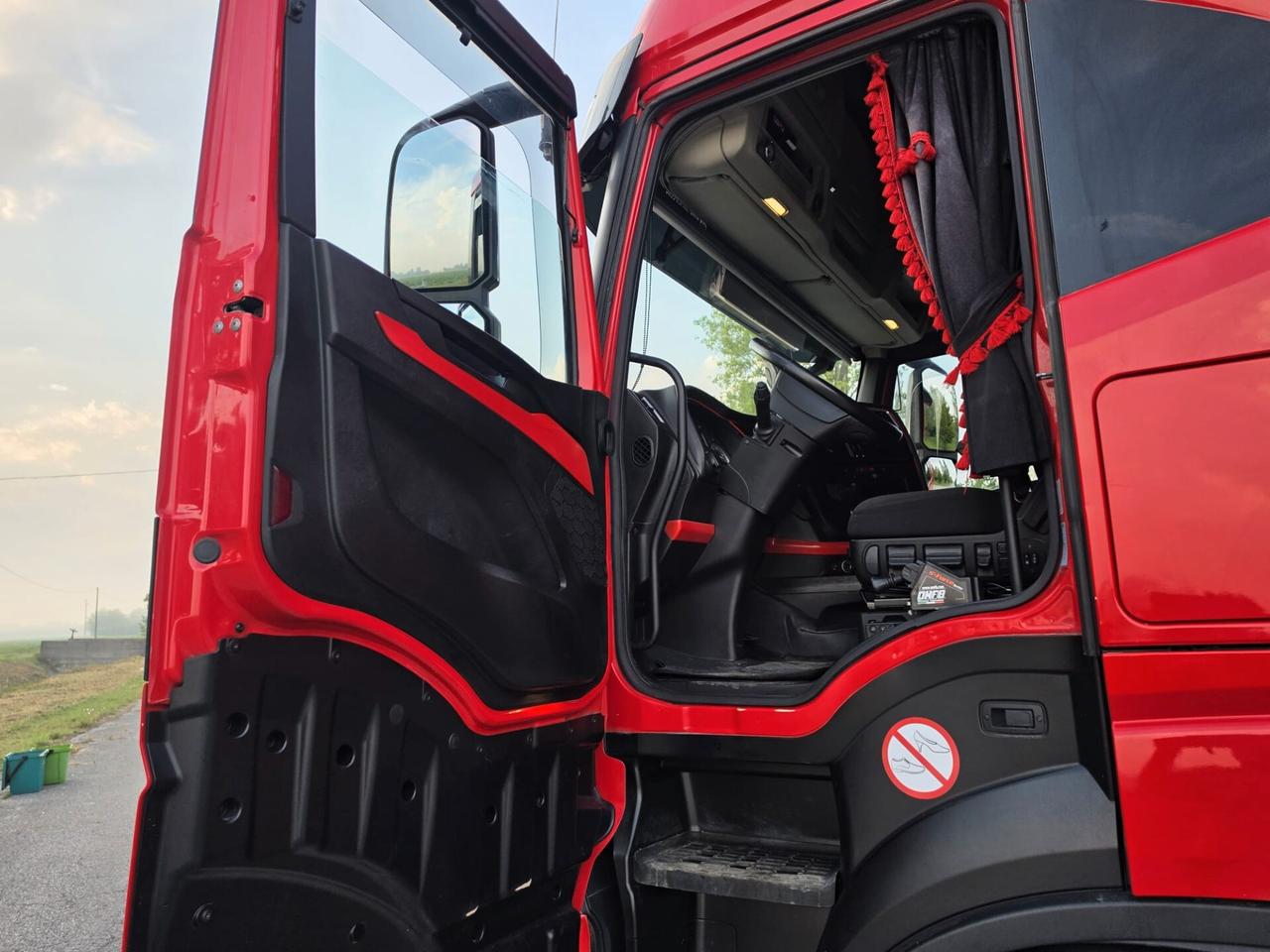 IVECO STRALIS S-WEY 510 LIMITED EDITION