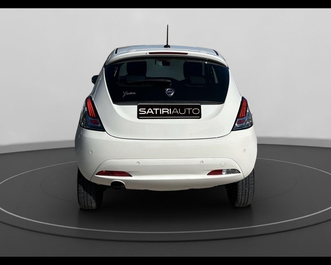 LANCIA Ypsilon III 2015 - Ypsilon 0.9 t.air Silver ecochic metano 70cv