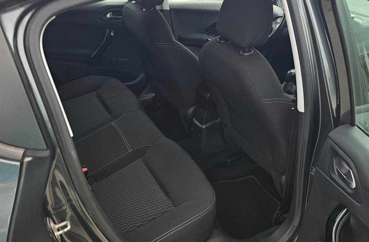 Peugeot 208 PureTech 82 5p. GPL Allure