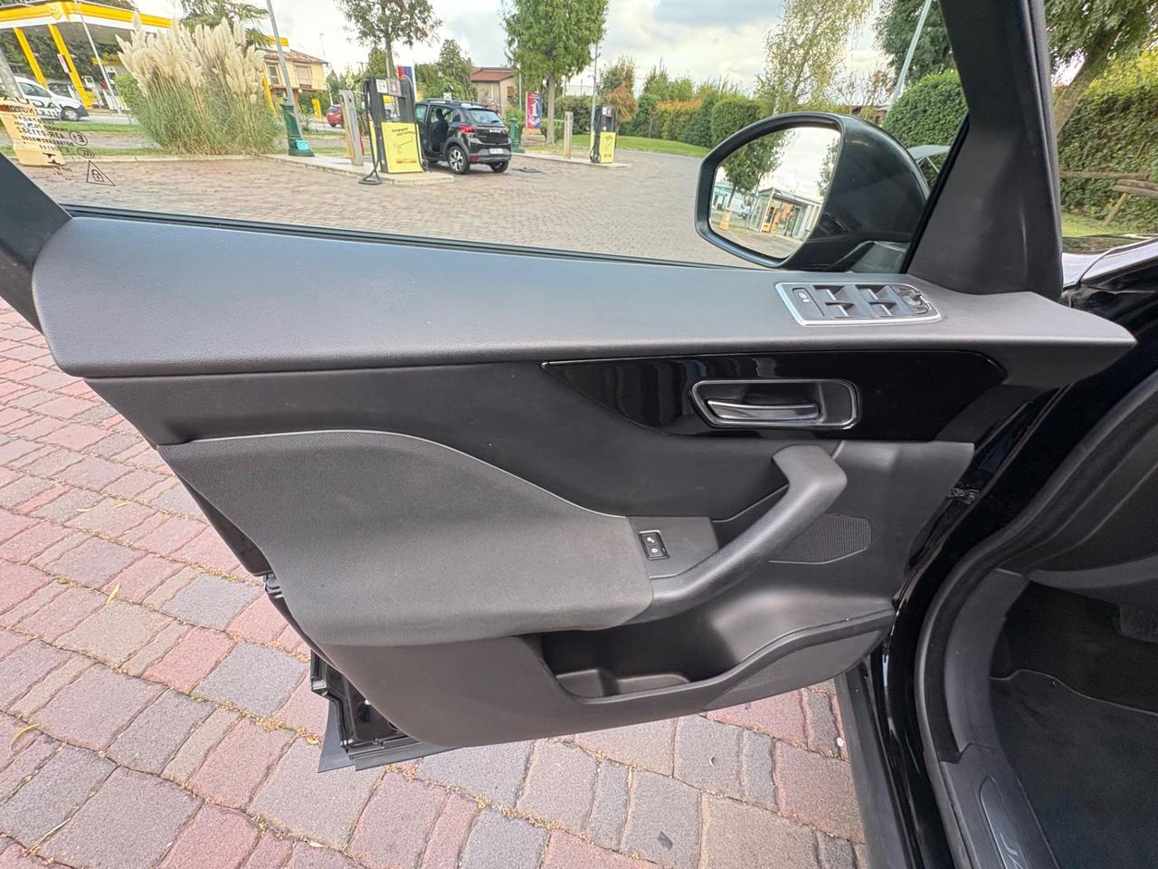 Jaguar F-Pace 2.0 D 180 CV AWD aut. Portfolio