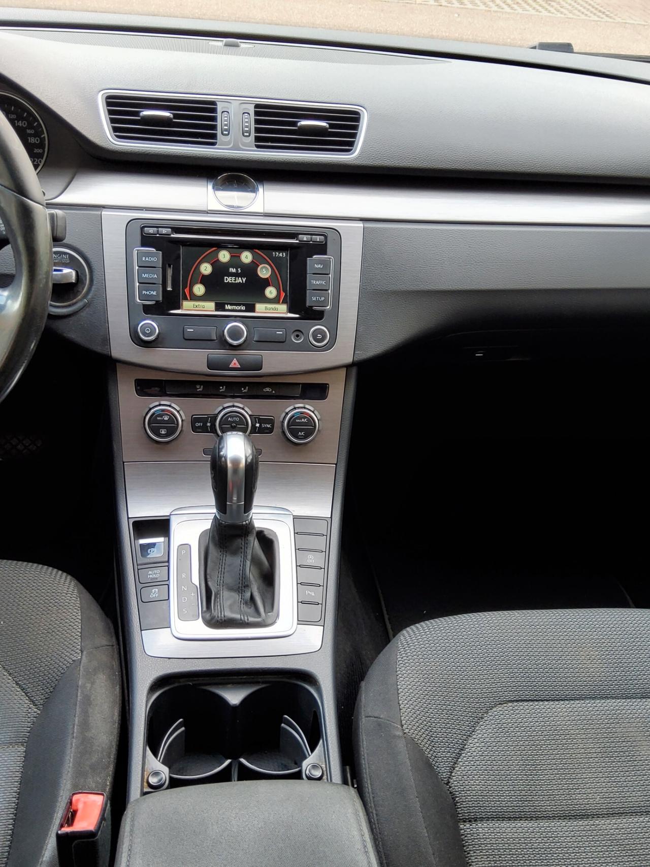 Volkswagen Passat Var. Bs. 1.6 TDI DSG Comf. BMT