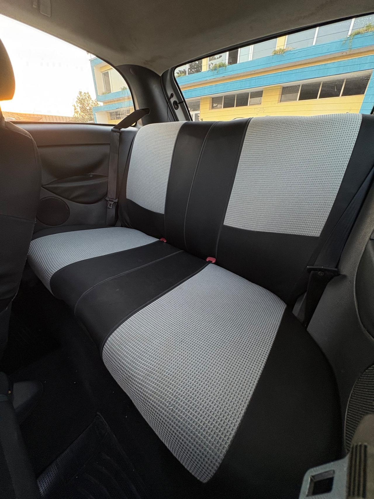Lancia Ypsilon 1.3 MJT 75 CV Versus