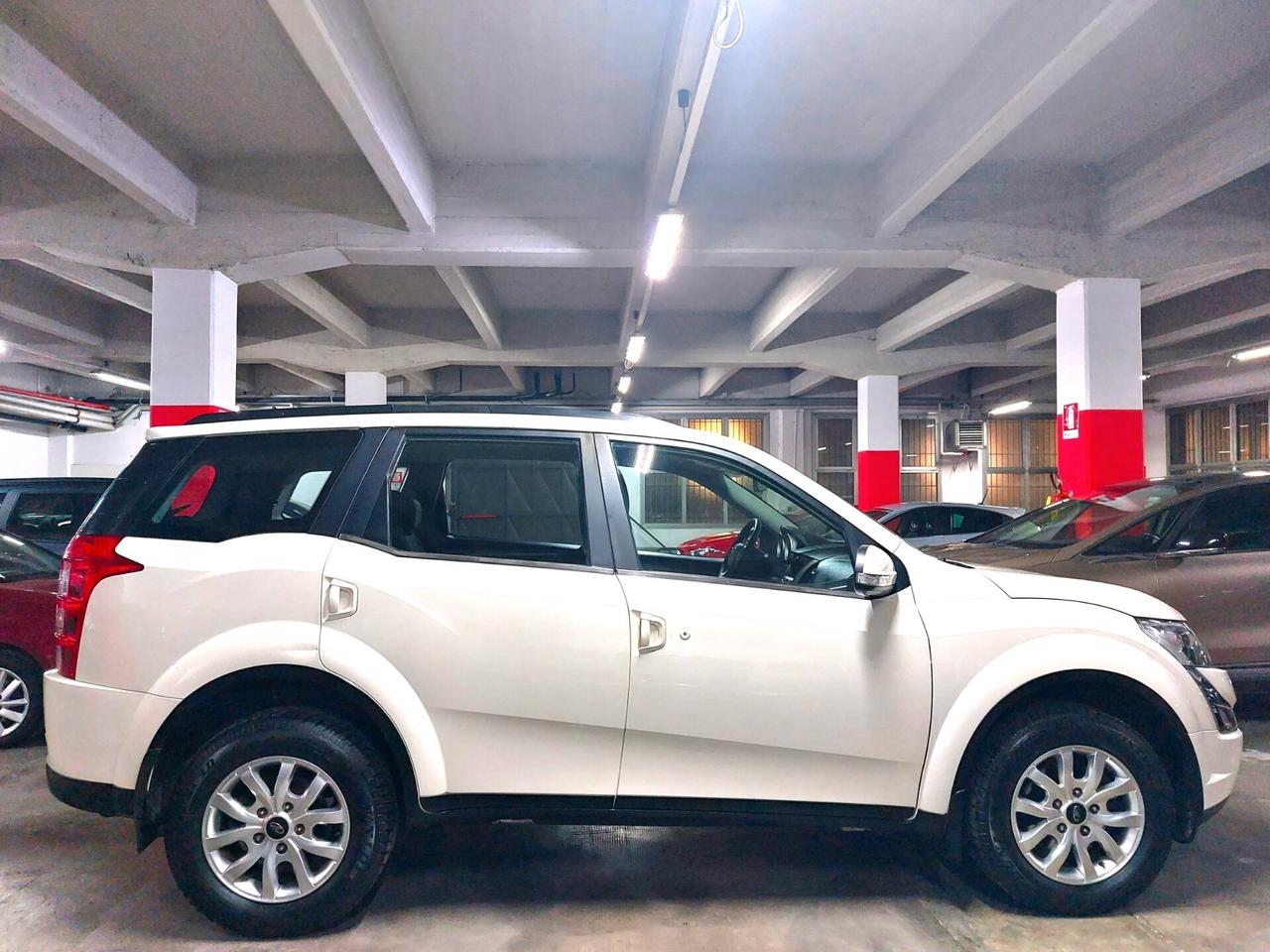 Mahindra XUV500 2.2 16V FWD W6 7 POSTI!!! 76000 KM!!!