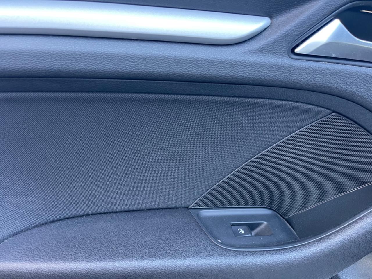 Audi A3 SPB 2.0 TDI S tronic Sport (IDENTITY BLACK)