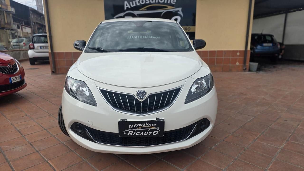 Lancia Ypsilon 1.0 FireFly 5 porte S&S Hybrid Ecochic Silver