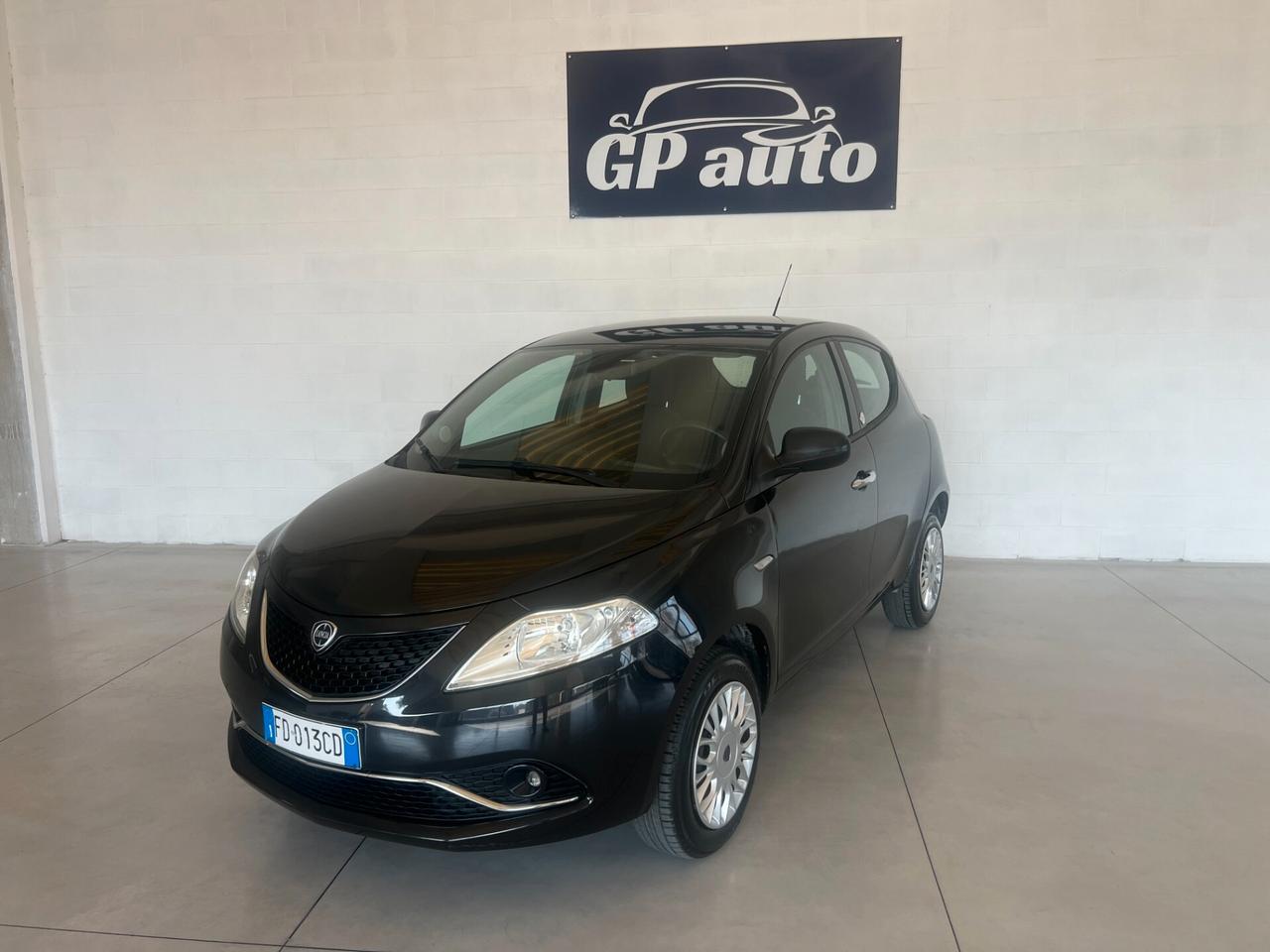 Lancia Ypsilon 0.9 TwinAir 85 CV 5 porte Metano Ecochic Gold OK NEOPATENTATI