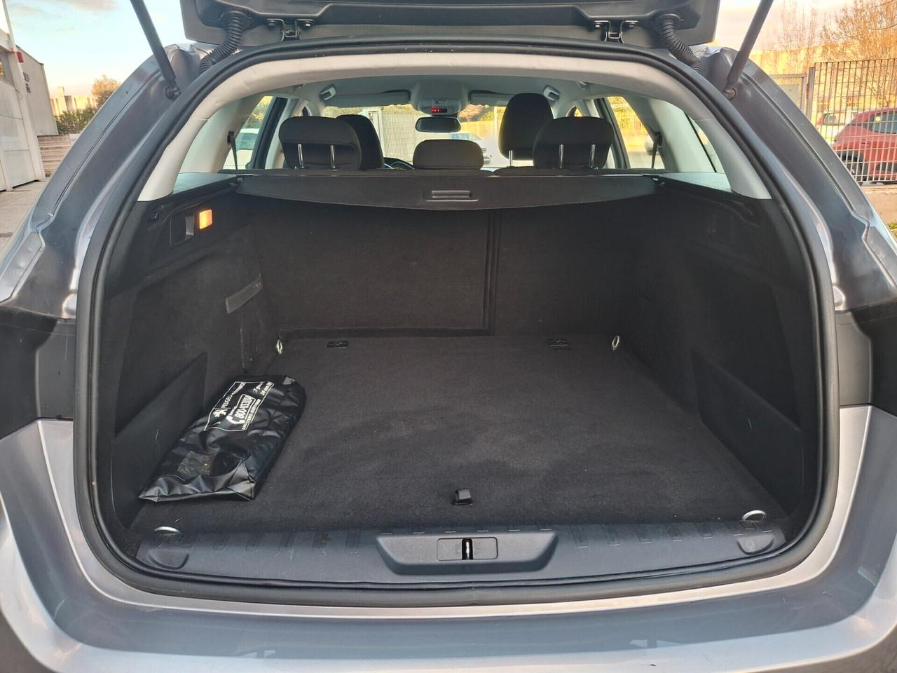 Peugeot 308-1.6 HDi 100 SW Business*SOLO 79000 KM.*