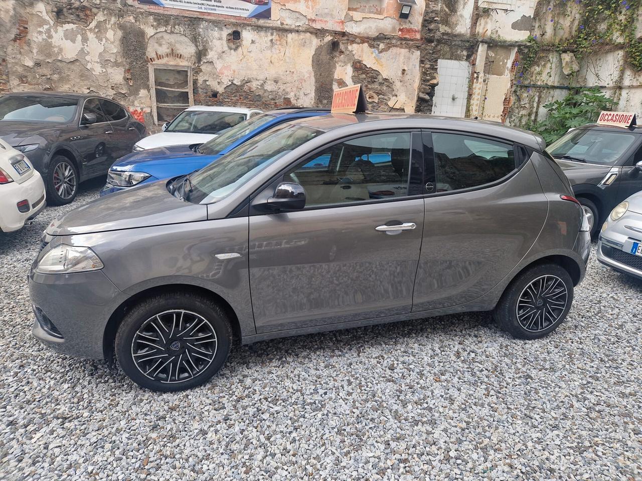 Lancia Ypsilon 1.0 FireFly 5 porte S&S Hybrid Ecochic Silver