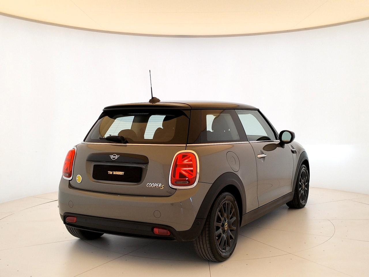 Mini Full Electric Cooper SE Classic - NEOPATENTATI