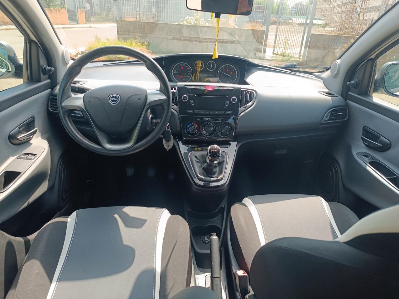 Lancia Ypsilon 1.2 5 porte del 14 NEOPATENTATI