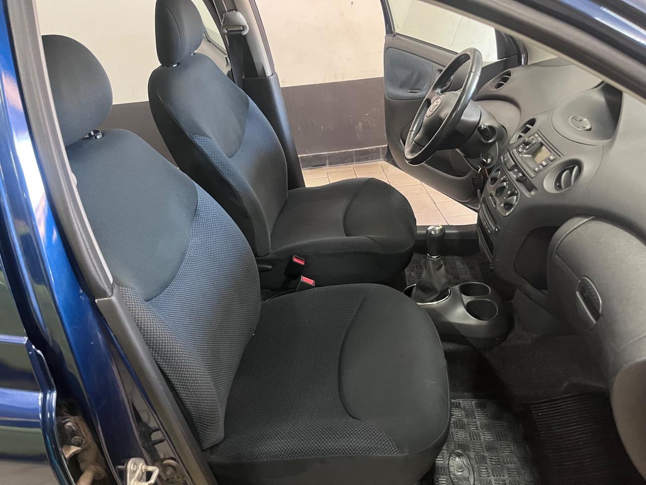 Toyota Yaris 1.4 tdi D-4D cat 5 porte Sol